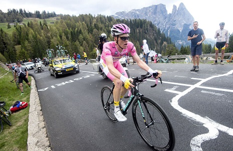 Dutch rider Steven Kruijswijk of Team Lotto Jumbo wearing Pink Jersey on the way of the 15th stage of Giro d’Italia cycling race from Castelrotto to Alpe di Siusi, 22 May 2016. ANSA/CLAUDIO PERI